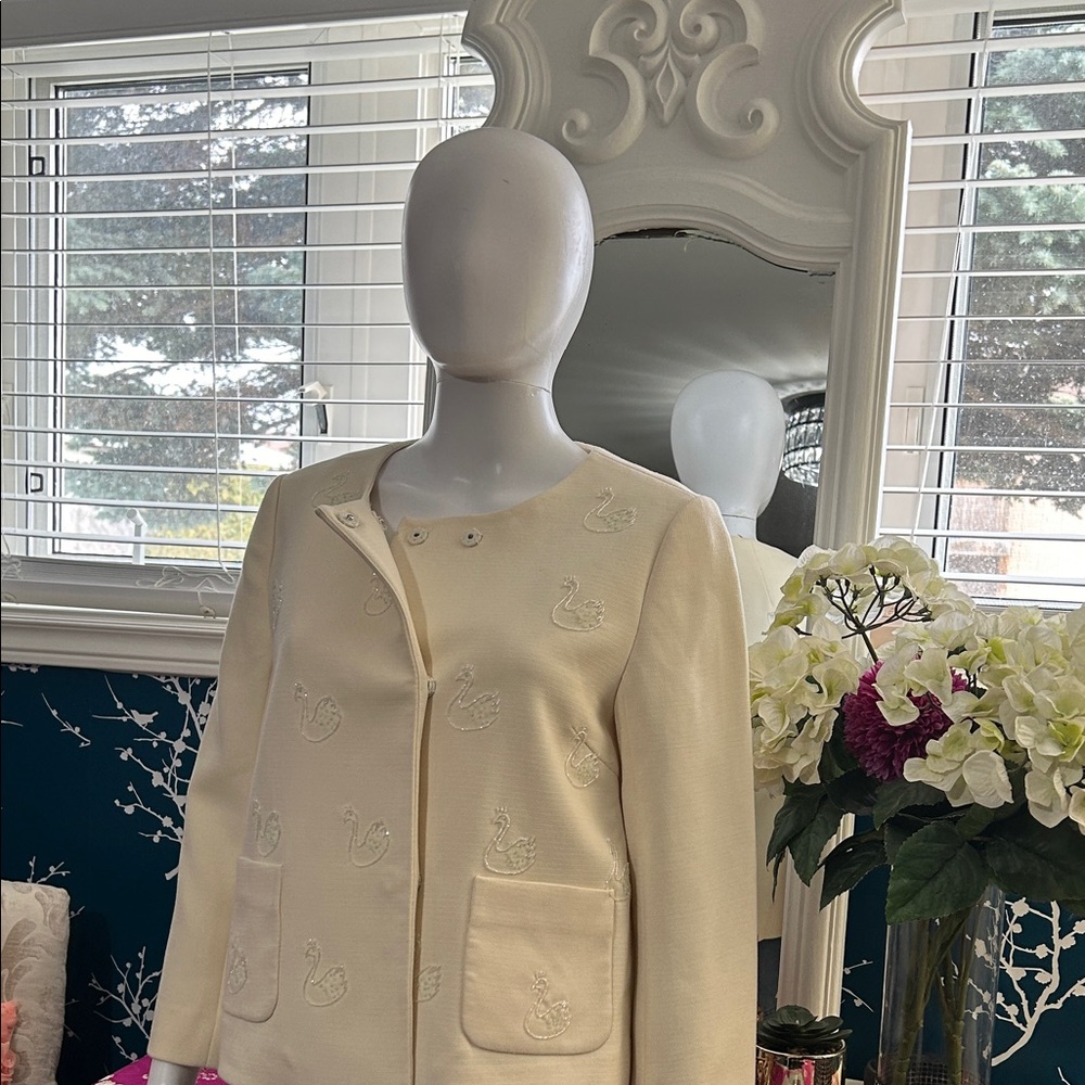 ELEGANT, Women's Cream blazer with gorgeous handmade detailed SWANS in front. - Picture 6 of 14